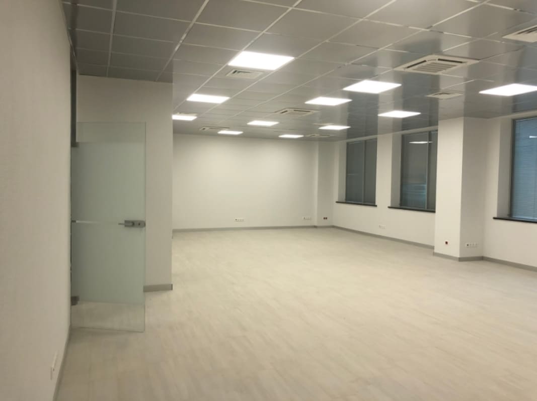 Продажа офисного помещения площадью 1516 кв. м. бизнес-центр Верейская Плаза I
